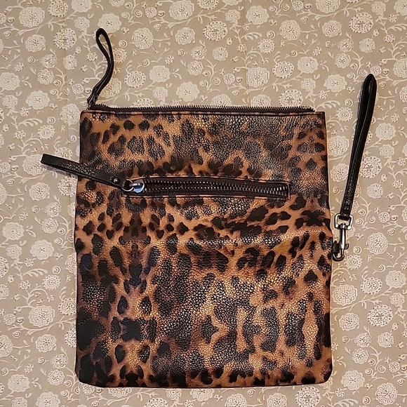 NEW Faux-Leather Leopard Print Clutch with Wristlet Strap - Picture 7 of 14